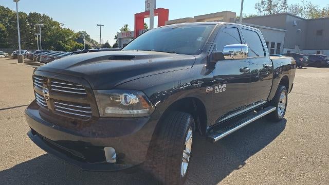 2014 RAM 1500 4WD Crew Cab 5.7 Ft Box Sport