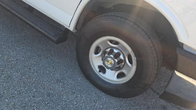 2025 Chevrolet Express Passenger 3500 Extended Wheelbase Rear-Wheel Drive 1LT