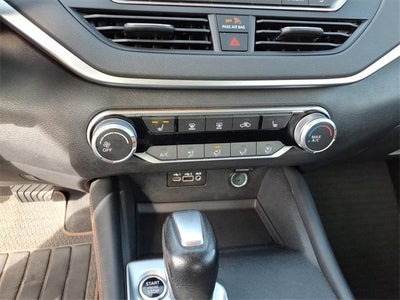 2022 Nissan Altima 2.0 SR Sedan