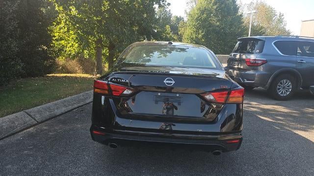 2025 Nissan Altima SR - Photo 3