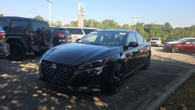 2025 Nissan Altima SR - Photo 5