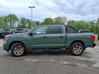 2024 Nissan TITAN Crew Cab SV