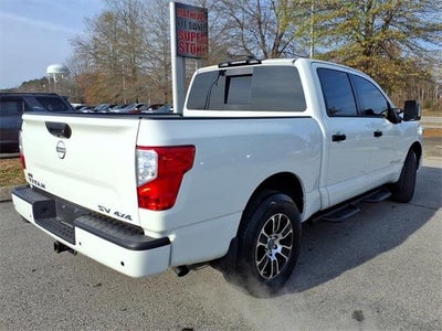 2024 Nissan TITAN Crew Cab SV