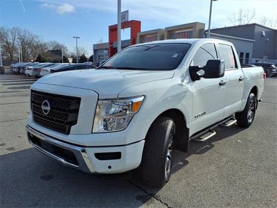 2024 Nissan TITAN Crew Cab SV