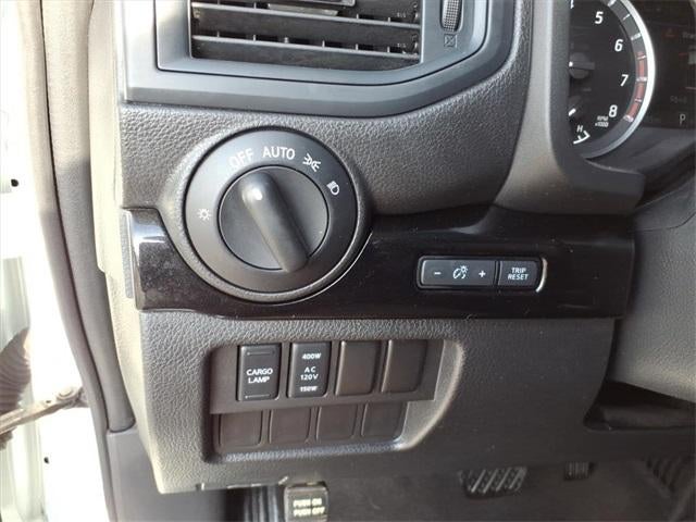 2024 Nissan TITAN Crew Cab SV