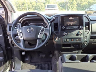 2022 Nissan Titan 4x2 Crew Cab SV