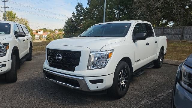 2024 Nissan TITAN Crew Cab SV