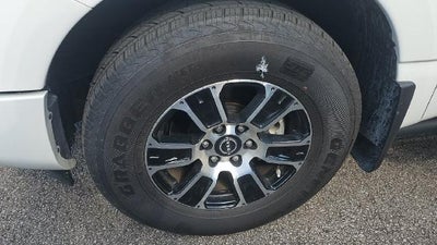 2024 Nissan TITAN Crew Cab SV