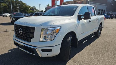 2024 Nissan TITAN Crew Cab SV