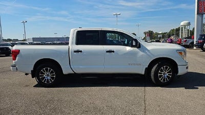 2024 Nissan TITAN Crew Cab SV