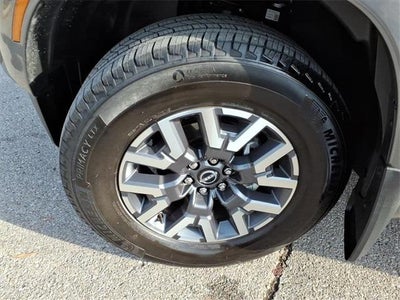 2024 Nissan Frontier Crew Cab SL