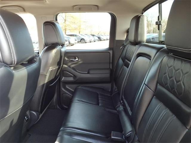 2024 Nissan Frontier Crew Cab SL