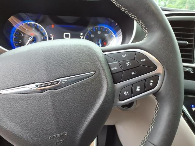 2024 Chrysler Pacifica Touring L - Photo 10