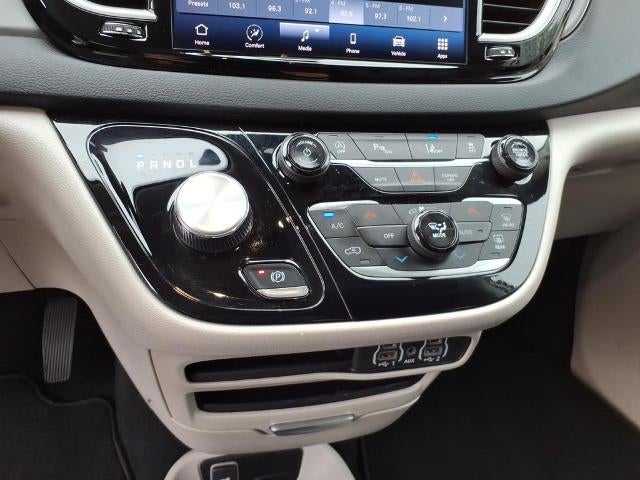 2024 Chrysler Pacifica Touring L - Photo 12