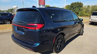 2025 Chrysler Pacifica Limited FWD