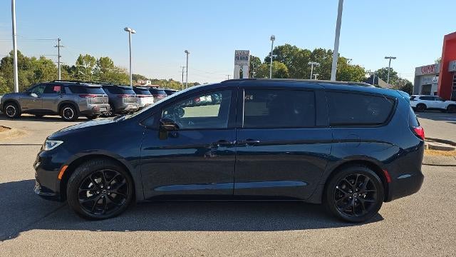 2025 Chrysler Pacifica Limited FWD