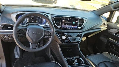 2025 Chrysler Pacifica Limited FWD