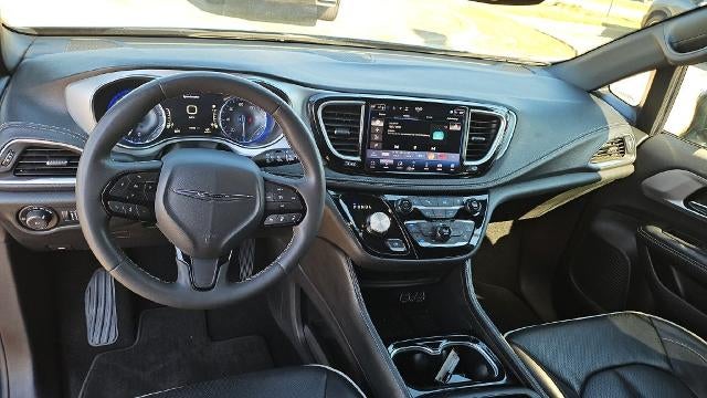 2025 Chrysler Pacifica Limited FWD