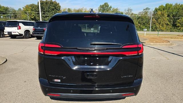 2025 Chrysler Pacifica Limited FWD