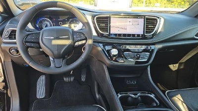 2025 Chrysler Pacifica Limited FWD