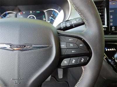 2024 Chrysler Pacifica Hybrid Select FWD