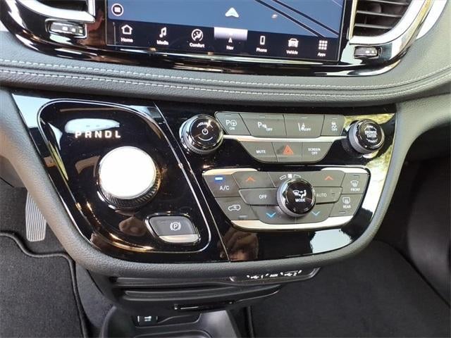 2024 Chrysler Pacifica Hybrid Select FWD