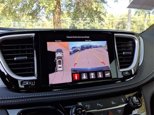 2024 Chrysler Pacifica Hybrid Select FWD