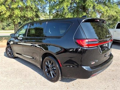 2024 Chrysler Pacifica Hybrid Select FWD
