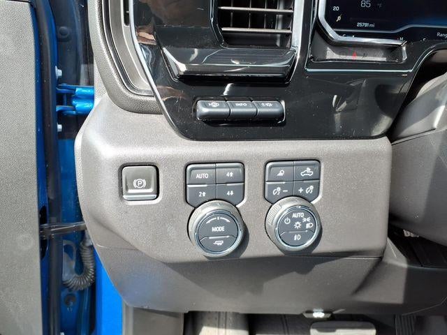 2023 Chevrolet Silverado 1500 Crew Cab Short Box 4-Wheel Drive ZR2