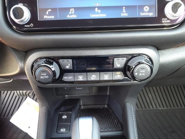 2023 Nissan Kicks SR FWD
