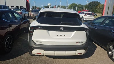 2025 Nissan Kicks SR