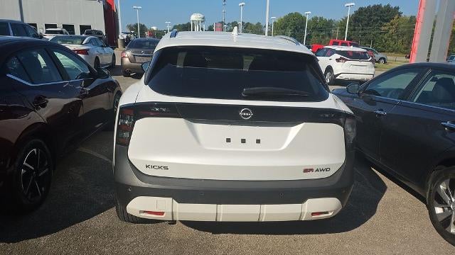 2025 Nissan Kicks SR