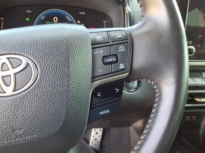 2025 Toyota Camry SE (SE)