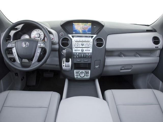 2011 Honda Pilot 4WD Touring with DVD Rear Entertainment System and Navigation