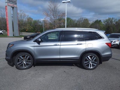 2016 Honda Pilot 2WD Touring with DVD Rear Entertainment System and Navigation