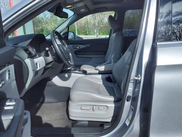 2016 Honda Pilot 2WD Touring with DVD Rear Entertainment System and Navigation