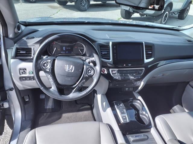 2016 Honda Pilot 2WD Touring with DVD Rear Entertainment System and Navigation