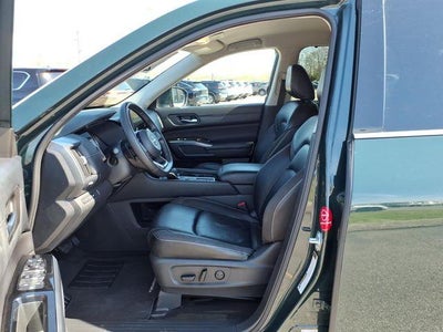 2024 Nissan Pathfinder SL