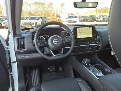 2025 Nissan Pathfinder SL 4WD