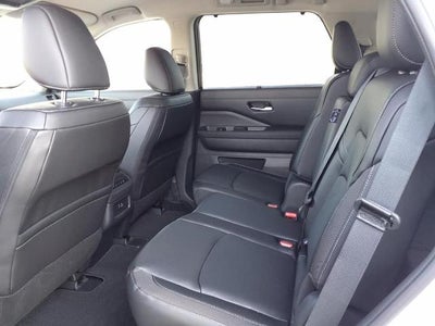 2025 Nissan Pathfinder SL 4WD