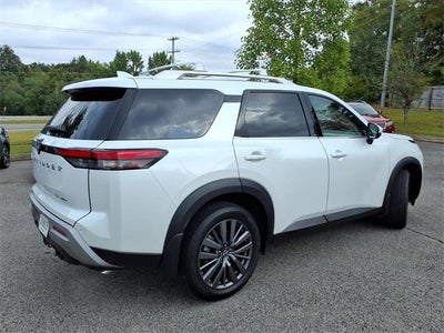 2025 Nissan Pathfinder SL