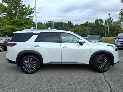 2025 Nissan Pathfinder SL