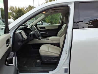 2025 Nissan Pathfinder SL
