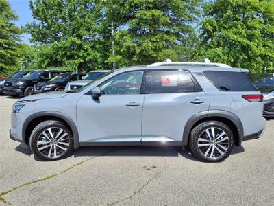 2024 Nissan Pathfinder Platinum