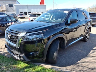 2025 Nissan Pathfinder Platinum