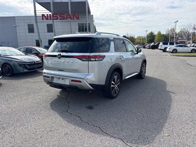2025 Nissan Pathfinder Platinum