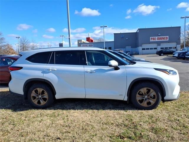 2022 Toyota Highlander Hybrid Bronze Edition AWD (Natl)