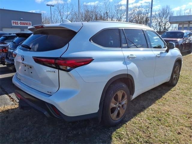 2022 Toyota Highlander Hybrid Bronze Edition AWD (Natl)