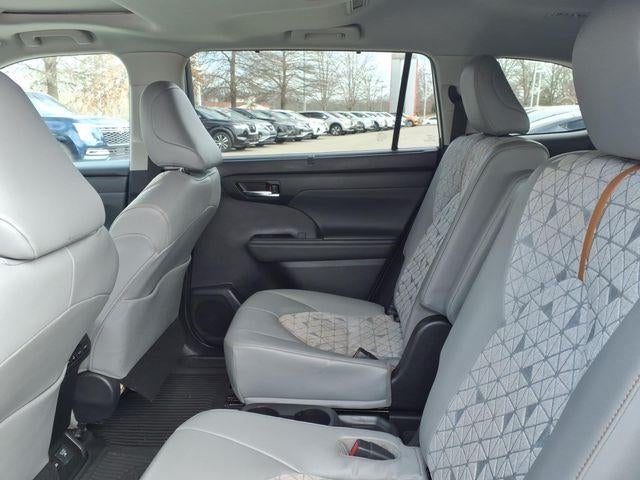 2022 Toyota Highlander Hybrid Bronze Edition AWD (Natl)