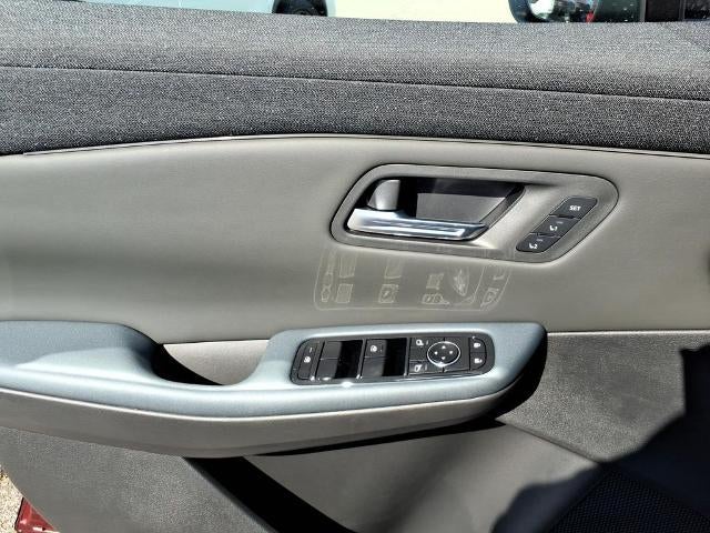 2026 Nissan LEAF Platinum+